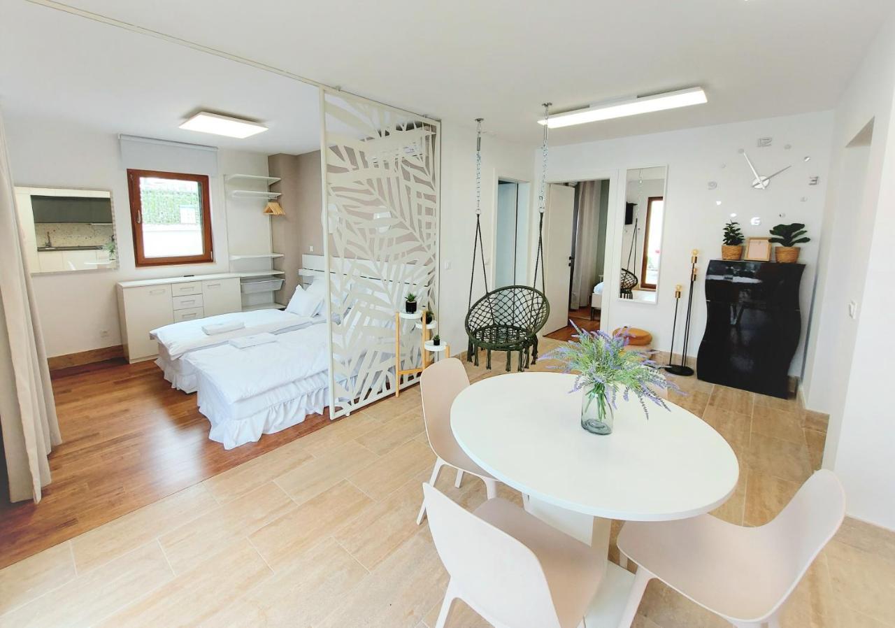 Apartment Emily Slatine Buitenkant foto