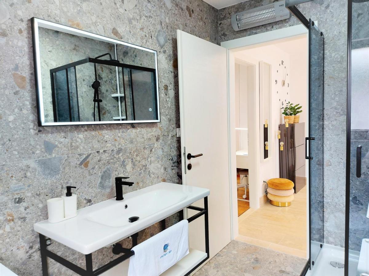 Apartment Emily Slatine Buitenkant foto