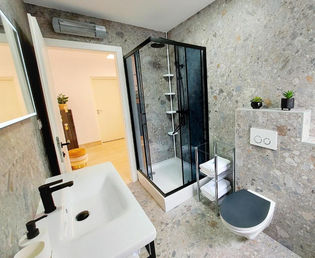 Apartment Emily Slatine Buitenkant foto